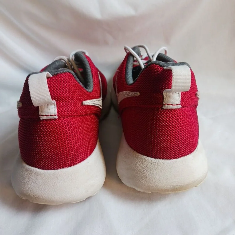 Nike Roshe One Boys Running Shoes Red Sneakers Size 6.5Y